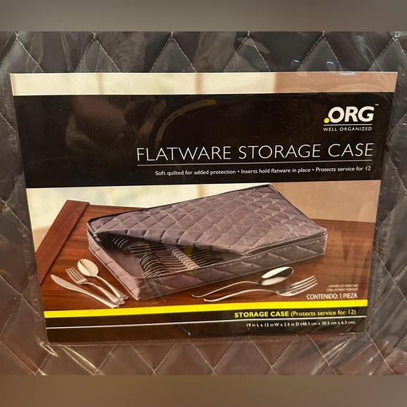 NEW - NWT Grey Quilted Flatware Storage Case for Service of 12  (.ORG H16-3438) - Picture 2 of 4
